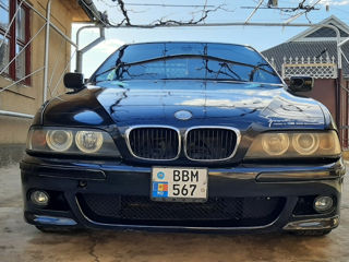 BMW 5 Series foto 1