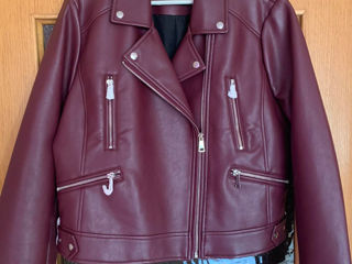 Новая куртка-косуха, демисезонная, бордовая, размер 42 европейский - 350л.