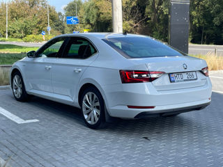 Skoda Superb foto 3