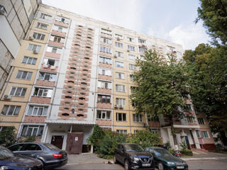 Apartament cu 3 camere, 70 m², Buiucani, Chișinău foto 1