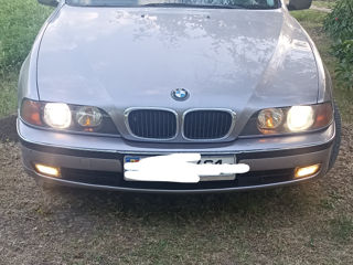 BMW 5 Series foto 1