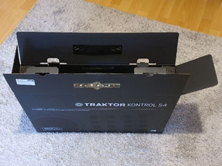 Traktor kontrol S4 foto 2