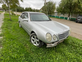 Mercedes E-Class foto 2