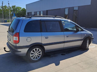 Opel Zafira foto 2