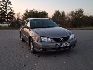 Toyota Avensis foto 8