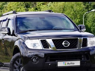 Nissan Pathfinder foto 1