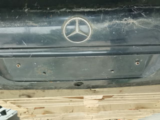 Vind 4 uși Mercedes E 210 anu 2000 am și de la portbagaj (sedan) cu pretu ne înțelegem