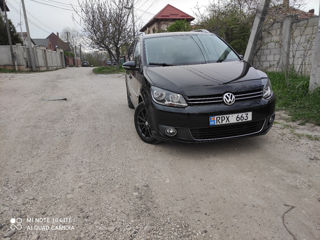 Volkswagen Touran foto 1