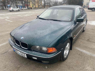 BMW 5 Series foto 1