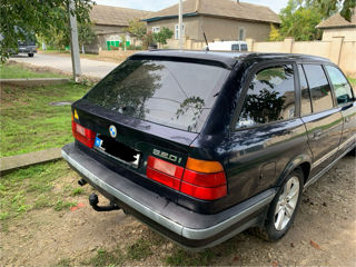 BMW 5 Series Touring foto 4