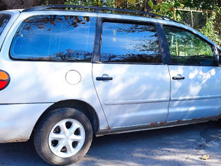 Volkswagen Sharan foto 2