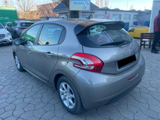 Peugeot 208 foto 5