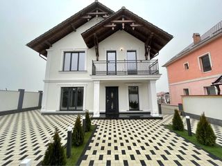 Vîn casă în  Durlești Variantă albă 260 m2 Pe 5 ari teren foto 1