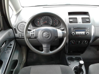 Suzuki SX4 foto 10