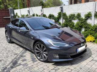 Tesla Model S foto 1