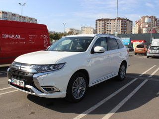 Mitsubishi Outlander foto 2