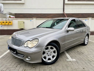 Mercedes C-Class foto 3