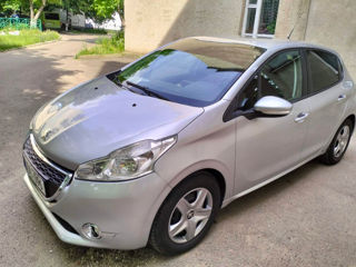 Peugeot 208 foto 9