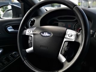 Ford Mondeo foto 9