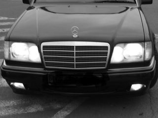 Mercedes Series (W124) foto 1