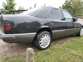 Mercedes Series (W124) foto 3