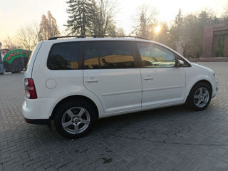 Volkswagen Touran foto 4