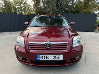 Toyota Avensis foto 2