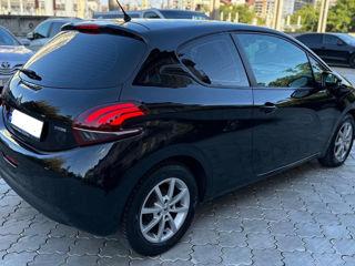 Peugeot 208 foto 6