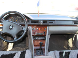 Mercedes Series (W124) foto 1