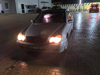 Mercedes C-Class foto 2