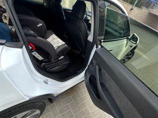 Tesla Model Y foto 5