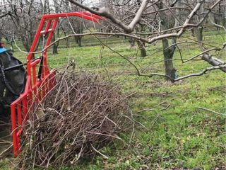 Se vinde utilaj pentru colectarea ramurile tăiate din  livezi, podgorii, plantații de măslini. foto 1