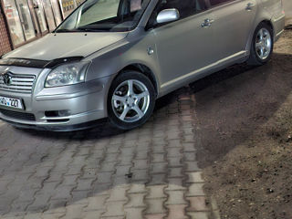 Toyota Avensis foto 4