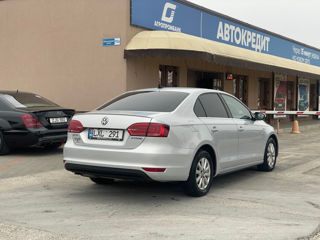 Volkswagen Jetta foto 4