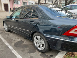 Mercedes C-Class foto 6