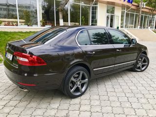 Skoda Superb foto 1