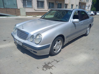 Mercedes E-Class foto 2