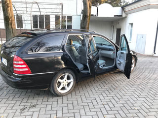 Mercedes C-Class foto 9