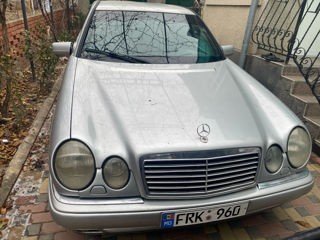 Mercedes E-Class foto 2