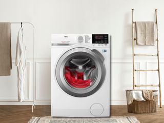 Mașină de spălat rufe nouă eficientă la spălarea
