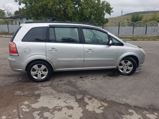 Opel Zafira foto 1