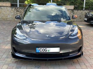 Tesla Model 3 foto 2