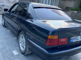 BMW 5 Series foto 2