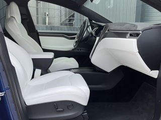 Tesla Model X foto 10