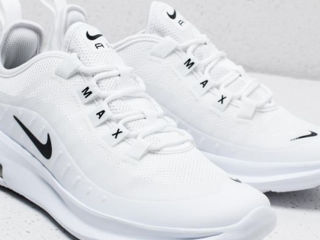 nike air maxis white