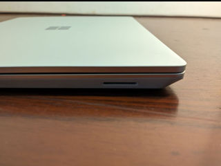 Microsoft surface laptop go foto 9