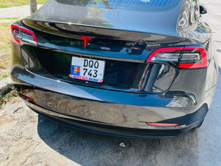 Tesla Model 3 foto 4