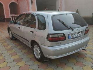 Nissan Almera foto 2