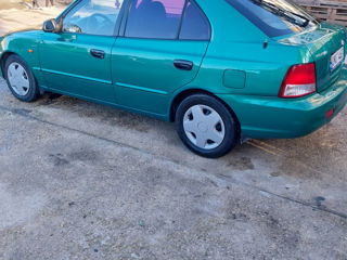 Hyundai Accent foto 2