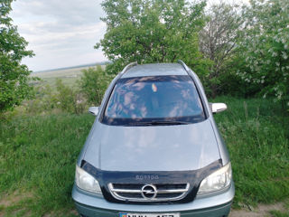 Opel Zafira фото 4